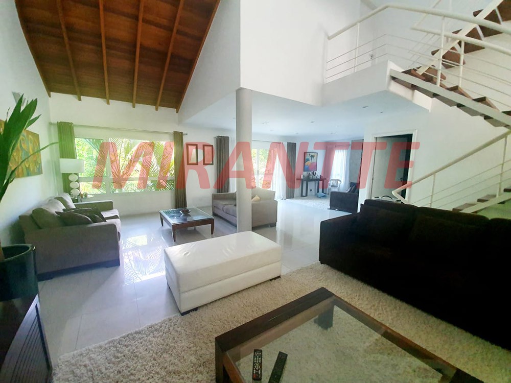 Sobrado de 430m² com 4 quartos em Tremembe