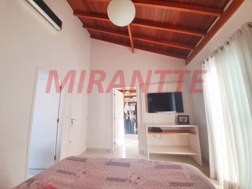 Sobrado de 430m² com 4 quartos em Tremembe