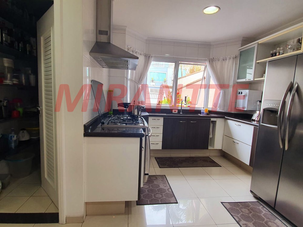 Sobrado de 430m² com 4 quartos em Tremembe