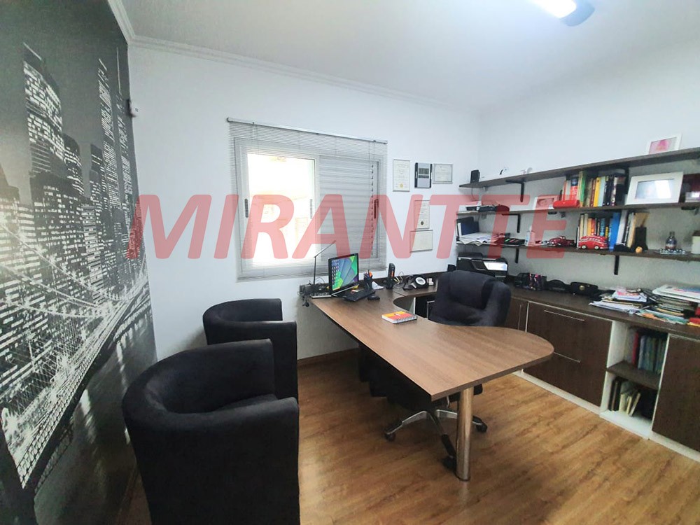Sobrado de 430m² com 4 quartos em Tremembe