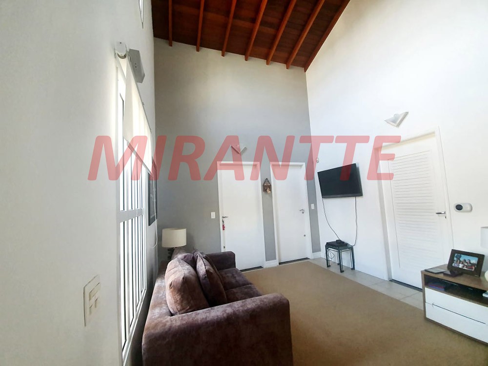 Sobrado de 430m² com 4 quartos em Tremembe