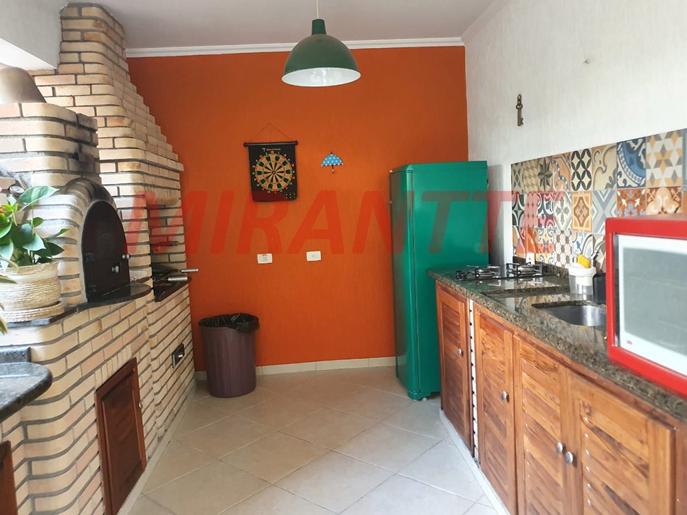 Sobrado de 430m² com 4 quartos em Tremembe