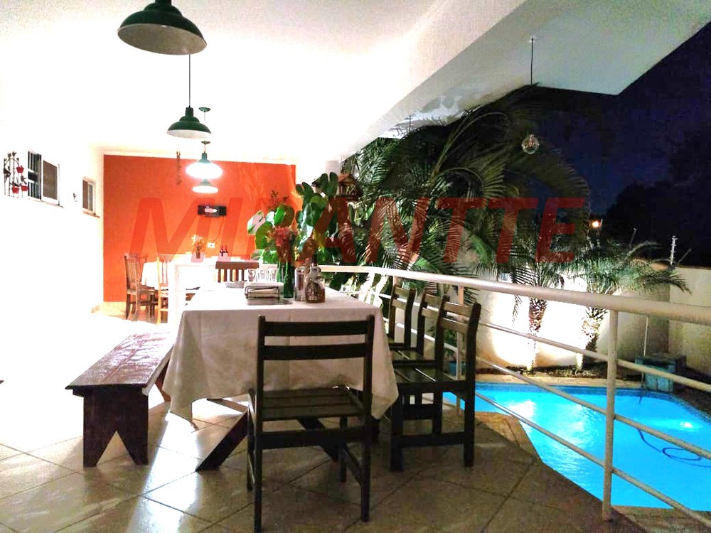 Sobrado de 430m² com 4 quartos em Tremembe