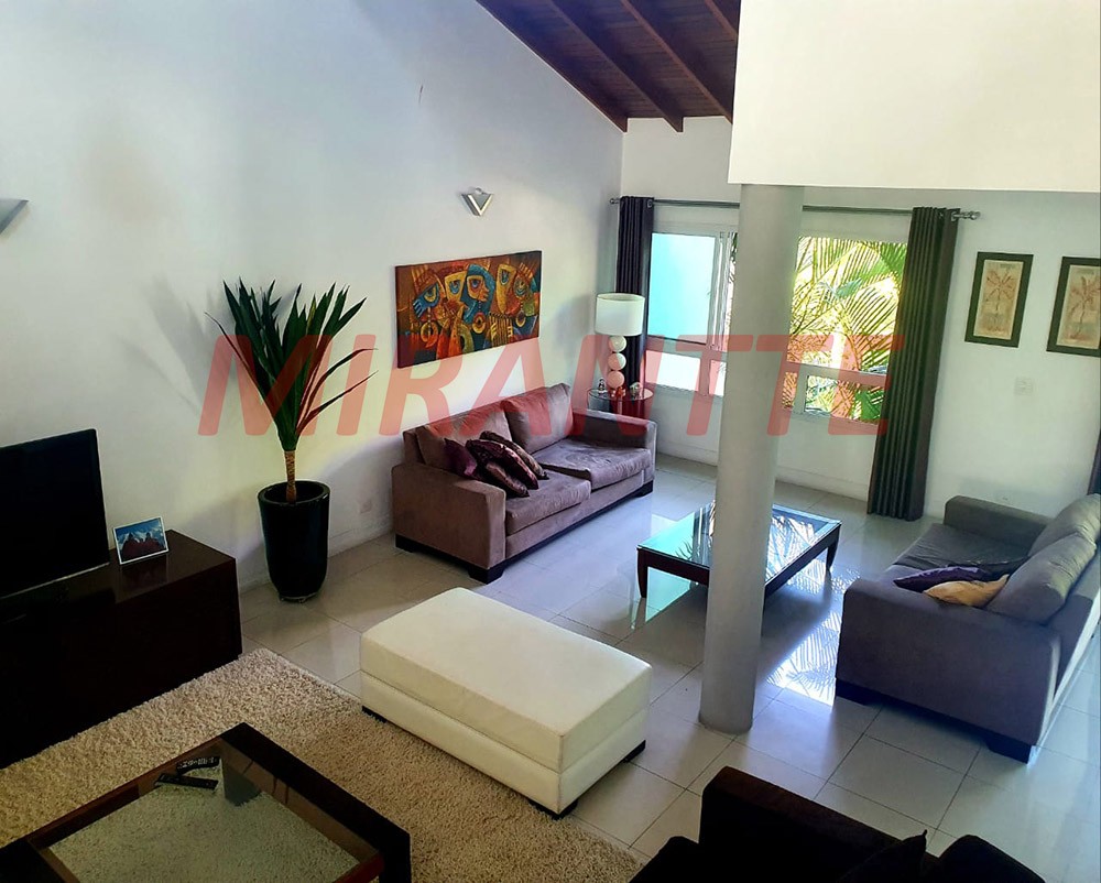 Sobrado de 430m² com 4 quartos em Tremembe