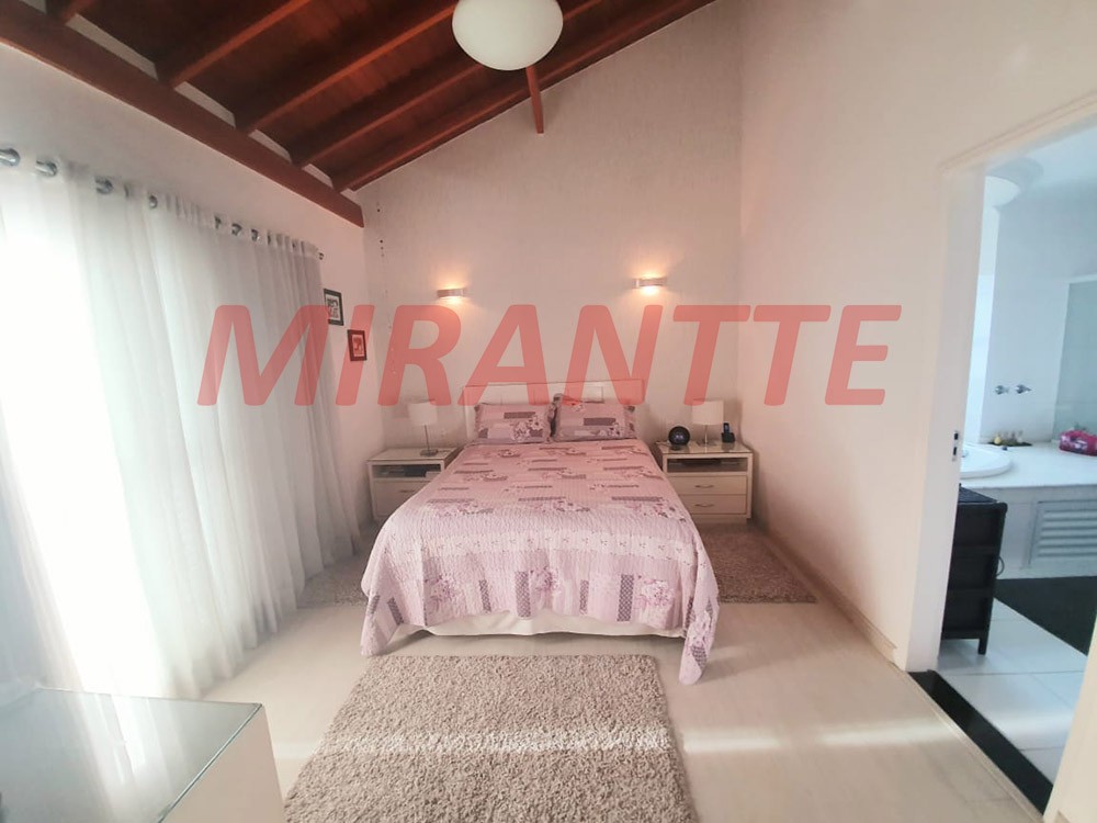 Sobrado de 430m² com 4 quartos em Tremembe