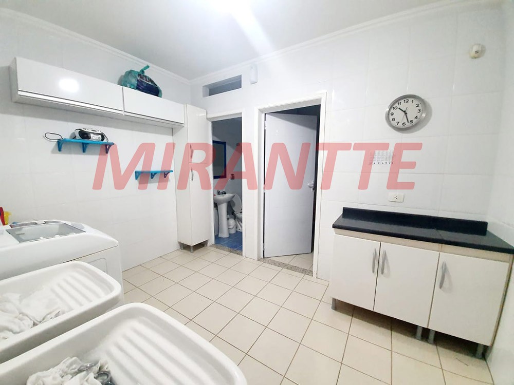 Sobrado de 430m² com 4 quartos em Tremembe