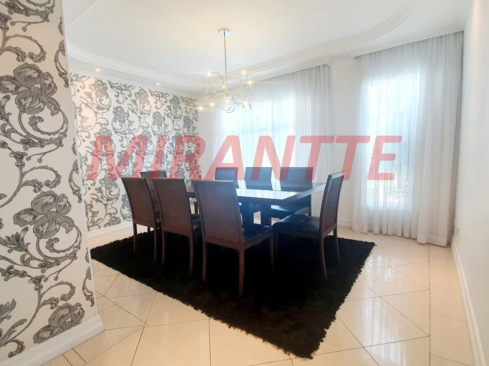 Sobrado de 430m² com 4 quartos em Tremembe