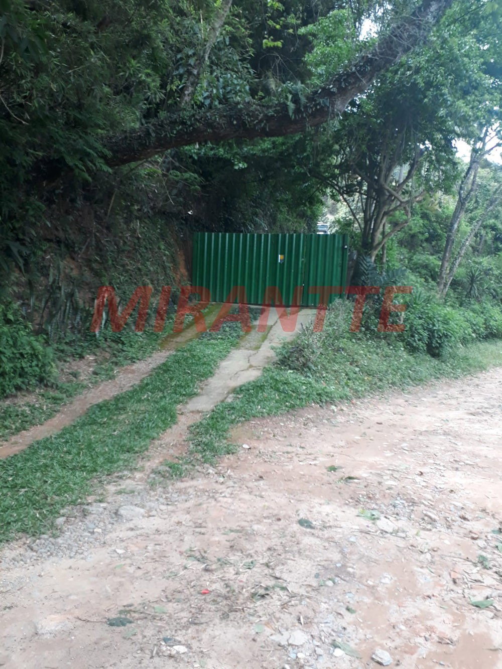 Terreno de 304m² em Serra Da Cantareira