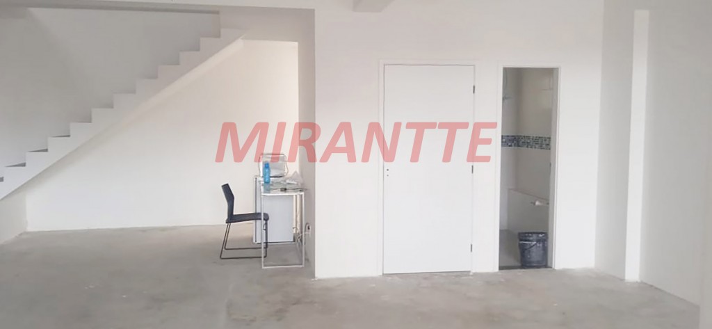 Comercial de 250m² em Vila Galvão