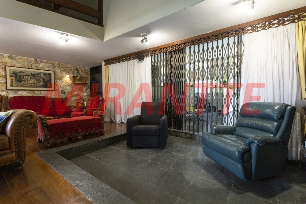 Sobrado de 874m² com 4 quartos em Jardim São Bento
