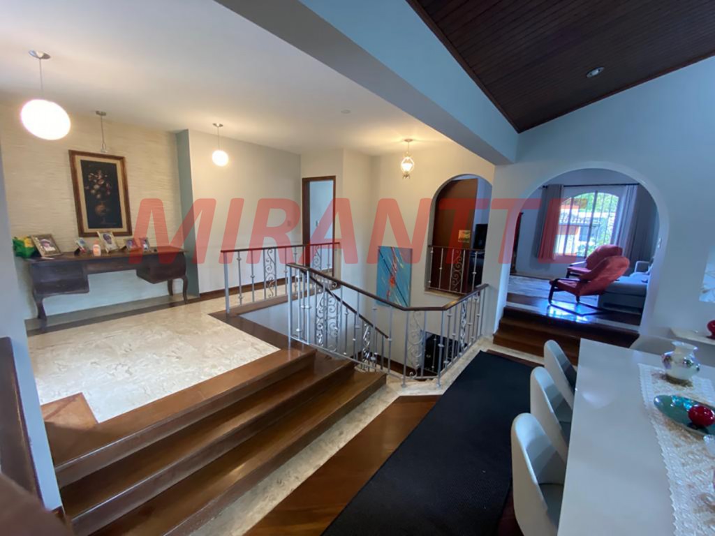 Sobrado de 422m² com 4 quartos em VILA MACHADO