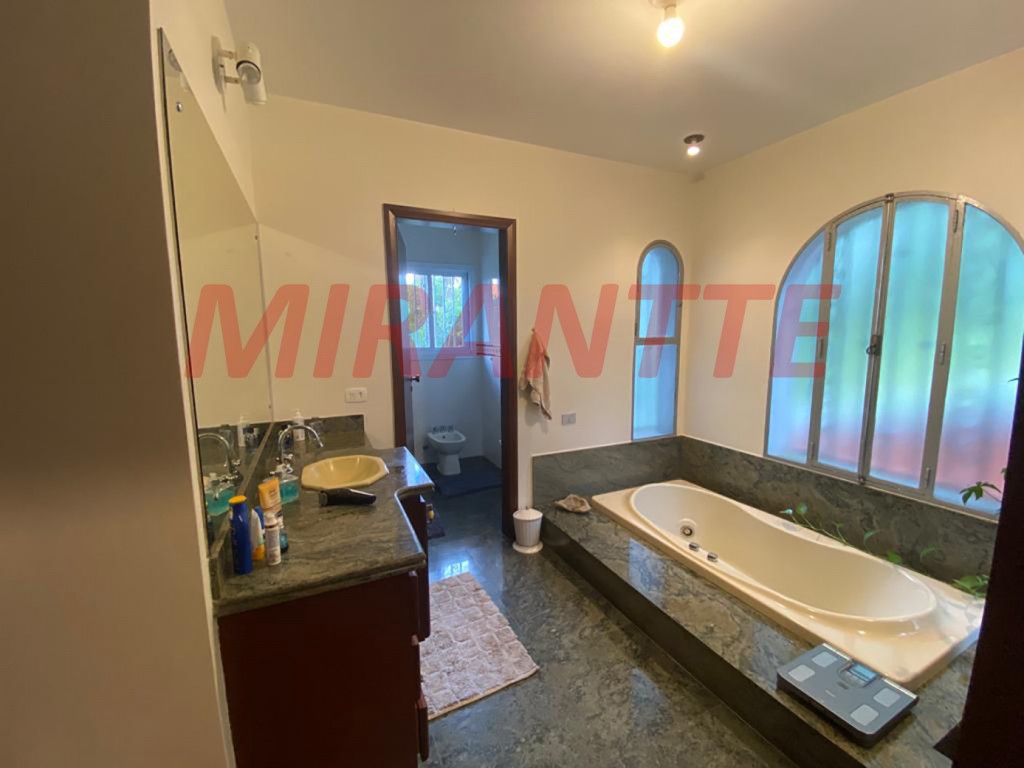 Sobrado de 422m² com 4 quartos em VILA MACHADO