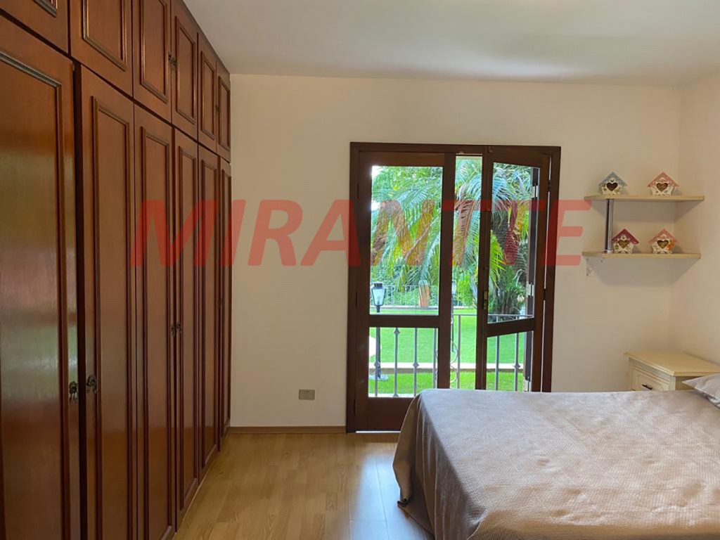 Sobrado de 422m² com 4 quartos em VILA MACHADO