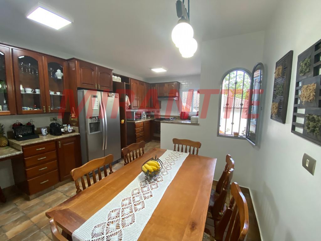 Sobrado de 422m² com 4 quartos em VILA MACHADO