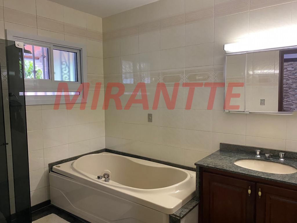 Sobrado de 422m² com 4 quartos em VILA MACHADO