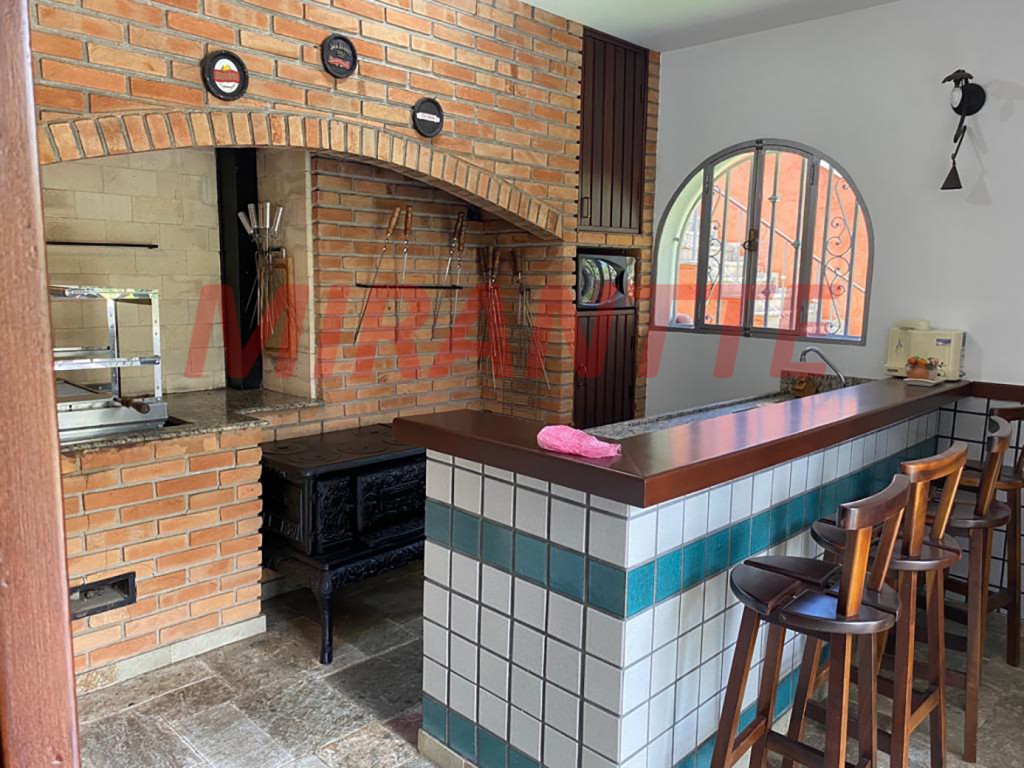 Sobrado de 422m² com 4 quartos em VILA MACHADO
