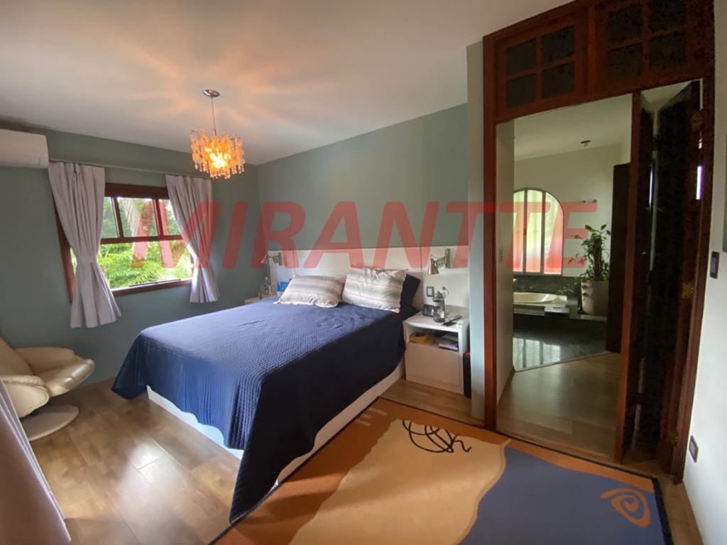 Sobrado de 422m² com 4 quartos em VILA MACHADO