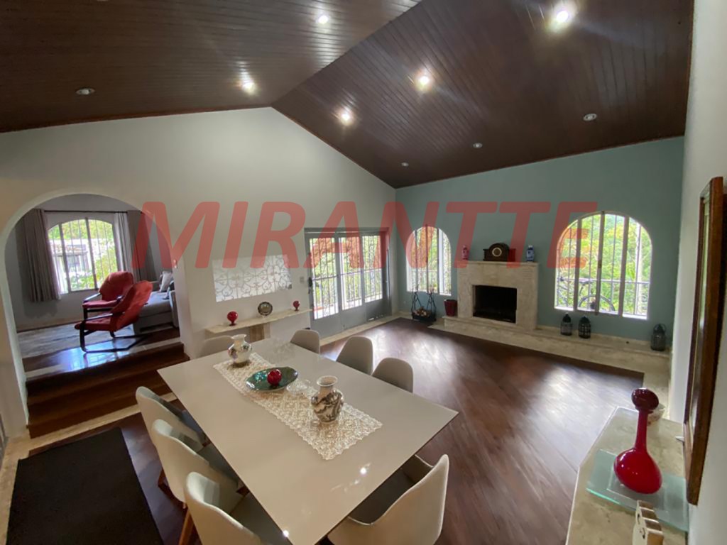 Sobrado de 422m² com 4 quartos em VILA MACHADO