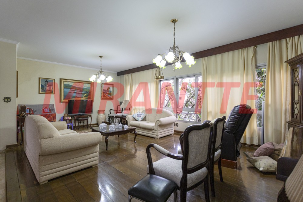 Casa terrea de 360m² com 3 quartos em Água Fria