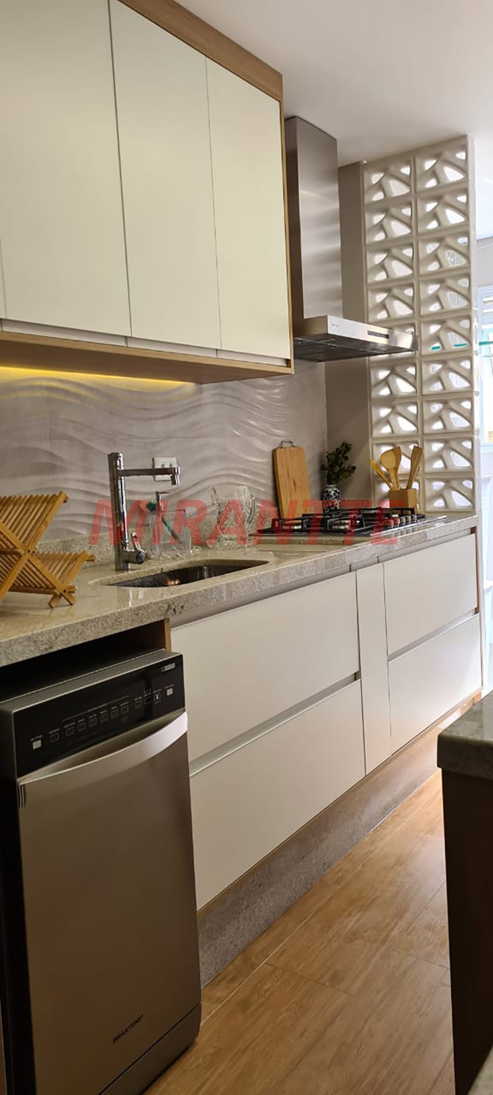 Apartamento de 92m² com 2 quartos em Água Fria