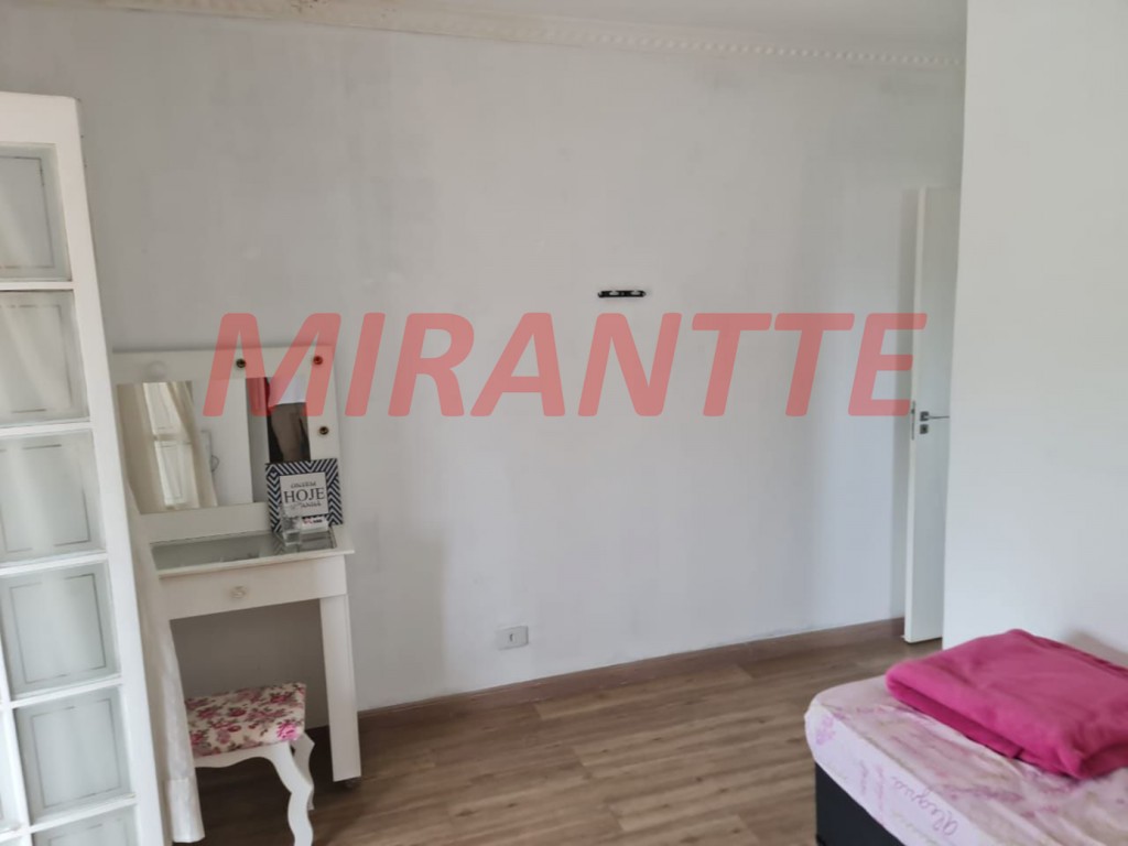 Sobrado de 240m² com 3 quartos em Vila Mazzei