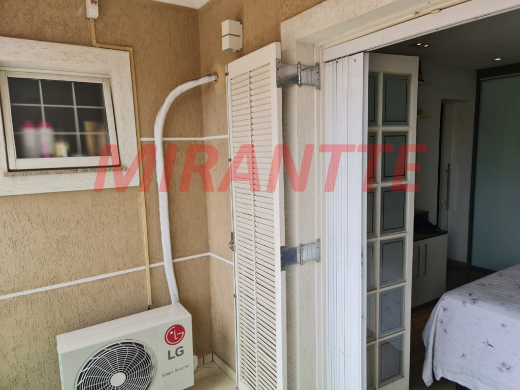 Sobrado de 240m² com 3 quartos em Vila Mazzei