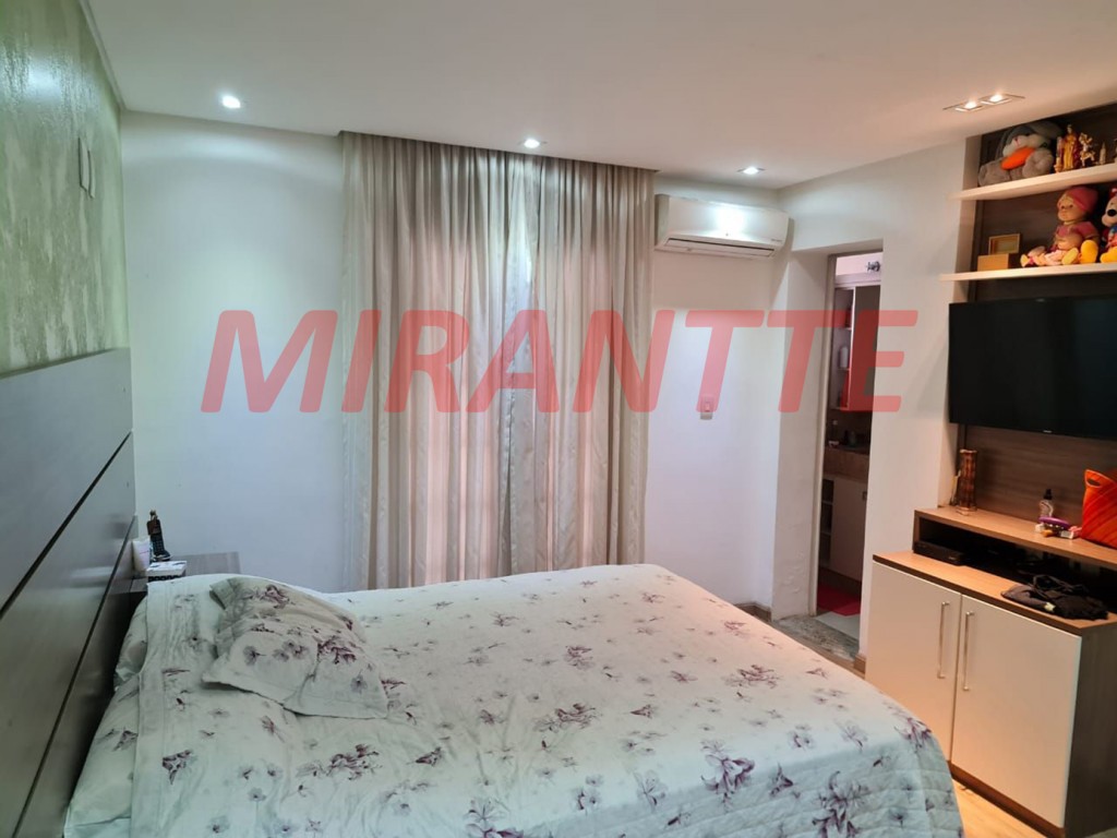 Sobrado de 240m² com 3 quartos em Vila Mazzei