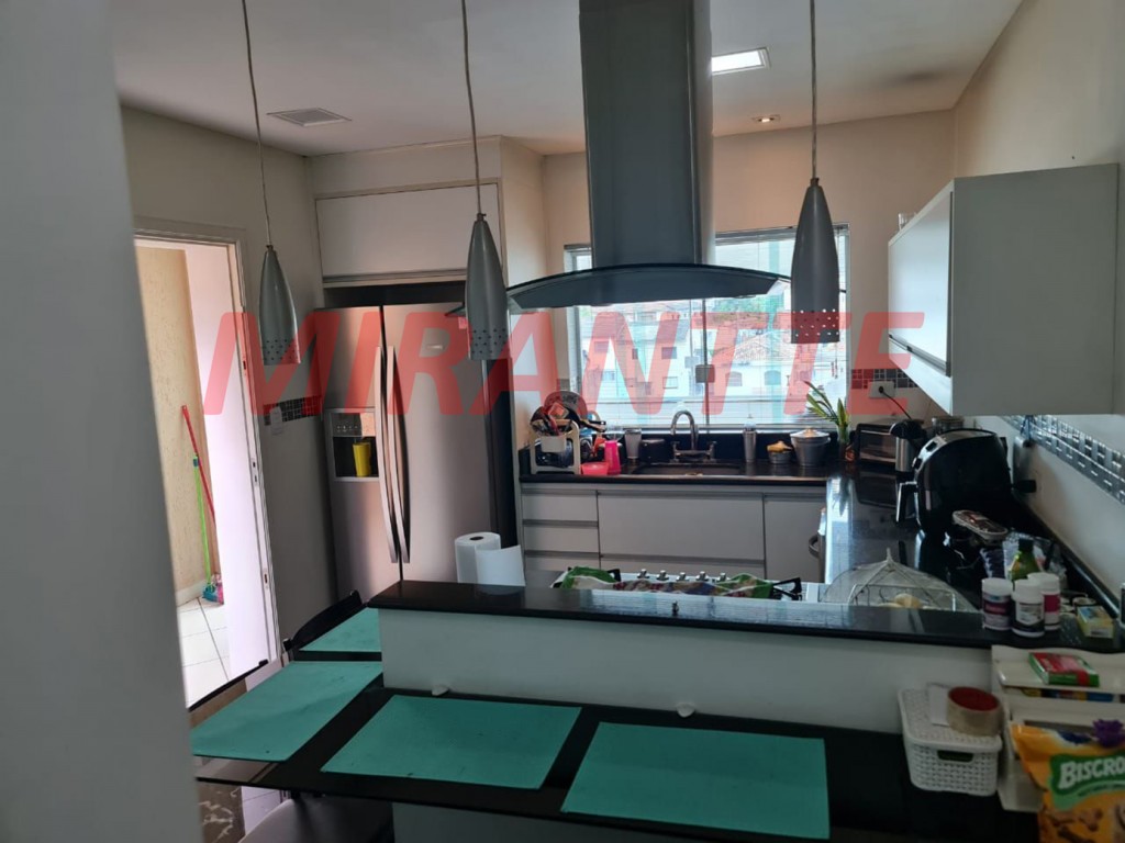 Sobrado de 240m² com 3 quartos em Vila Mazzei