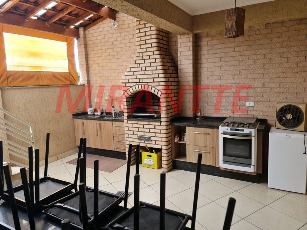 Sobrado de 240m² com 3 quartos em Vila Mazzei