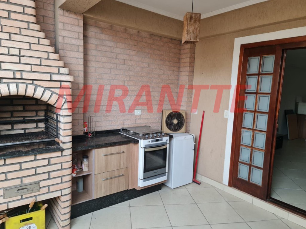 Sobrado de 240m² com 3 quartos em Vila Mazzei