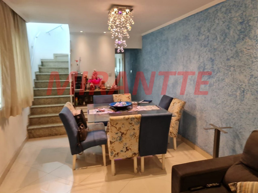 Sobrado de 240m² com 3 quartos em Vila Mazzei