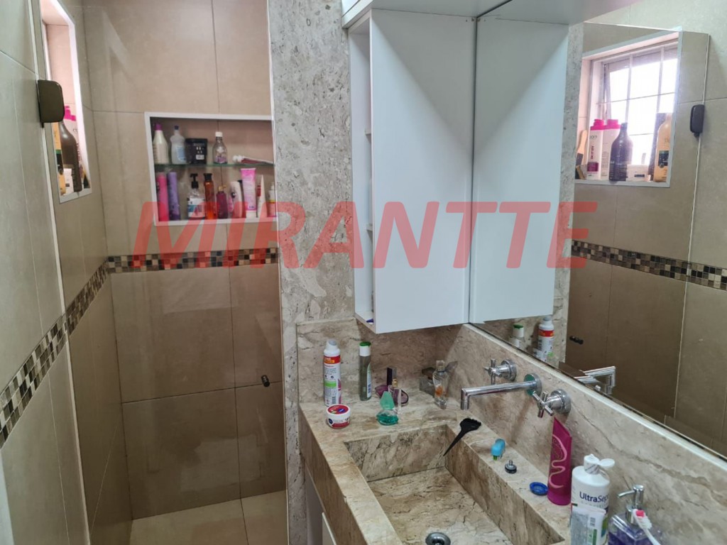 Sobrado de 240m² com 3 quartos em Vila Mazzei
