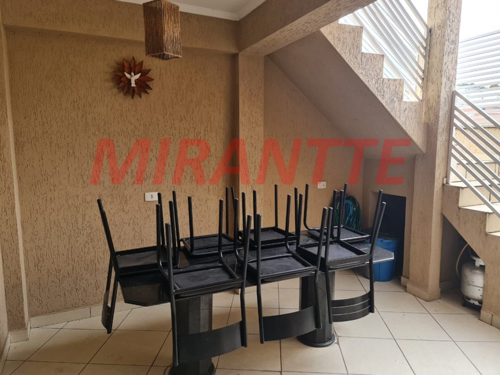 Sobrado de 240m² com 3 quartos em Vila Mazzei