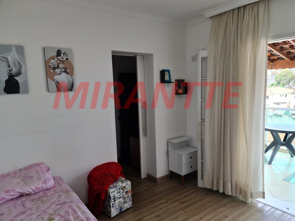 Sobrado de 240m² com 3 quartos em Vila Mazzei