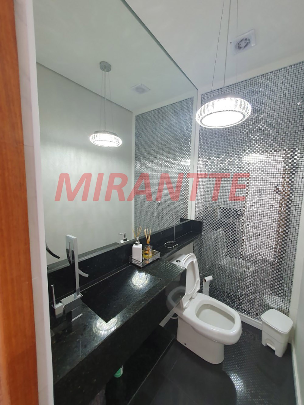 Sobrado de 182m² com 3 quartos em Vila Roque