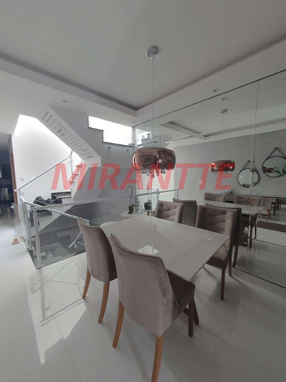 Sobrado de 182m² com 3 quartos em Vila Roque