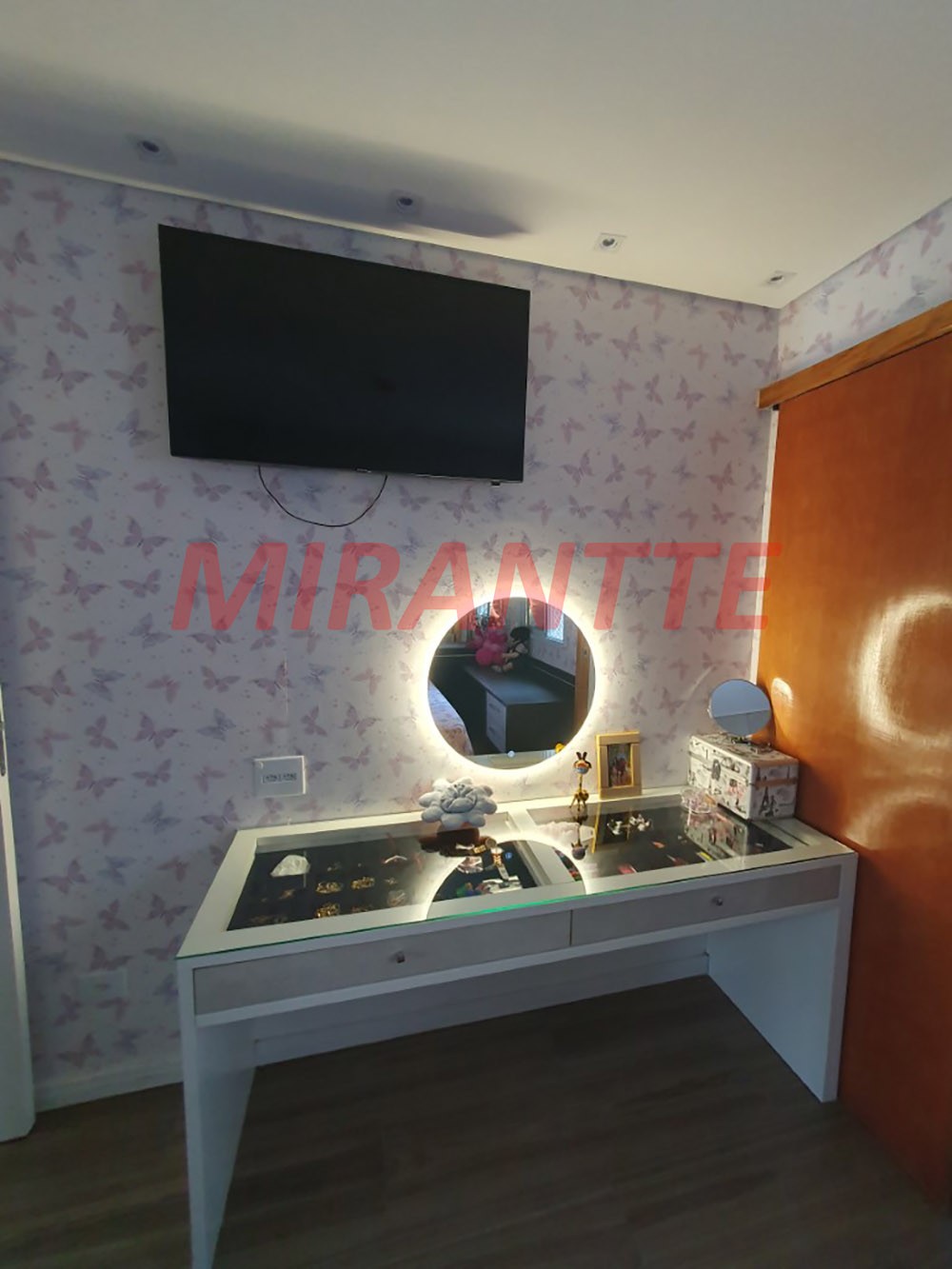 Sobrado de 182m² com 3 quartos em Vila Roque