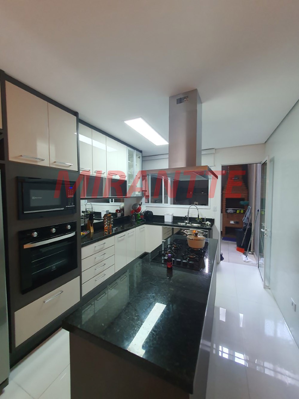 Sobrado de 182m² com 3 quartos em Vila Roque
