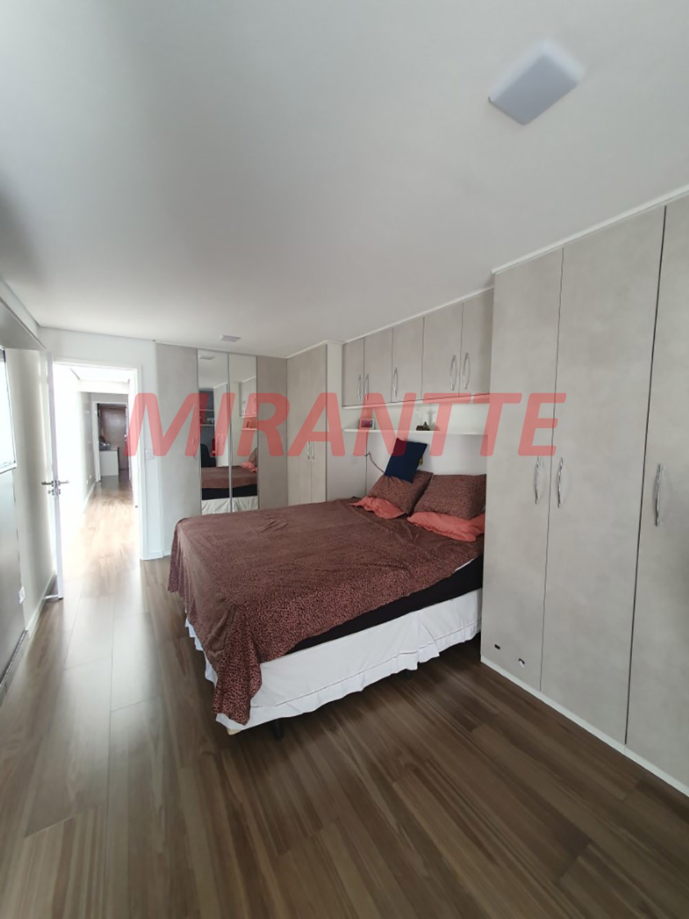 Sobrado de 182m² com 3 quartos em Vila Roque