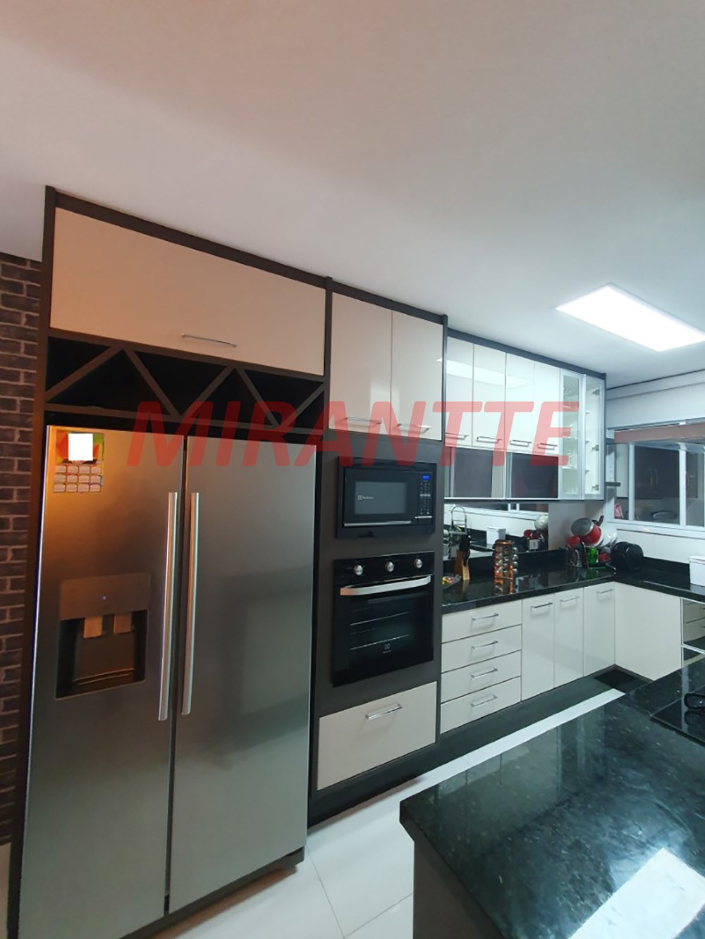 Sobrado de 182m² com 3 quartos em Vila Roque