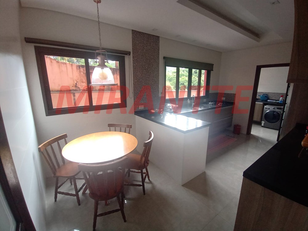 Sobrado de 350m² com 3 quartos em Serra da Cantareira