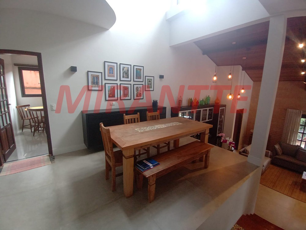 Sobrado de 350m² com 3 quartos em Serra da Cantareira