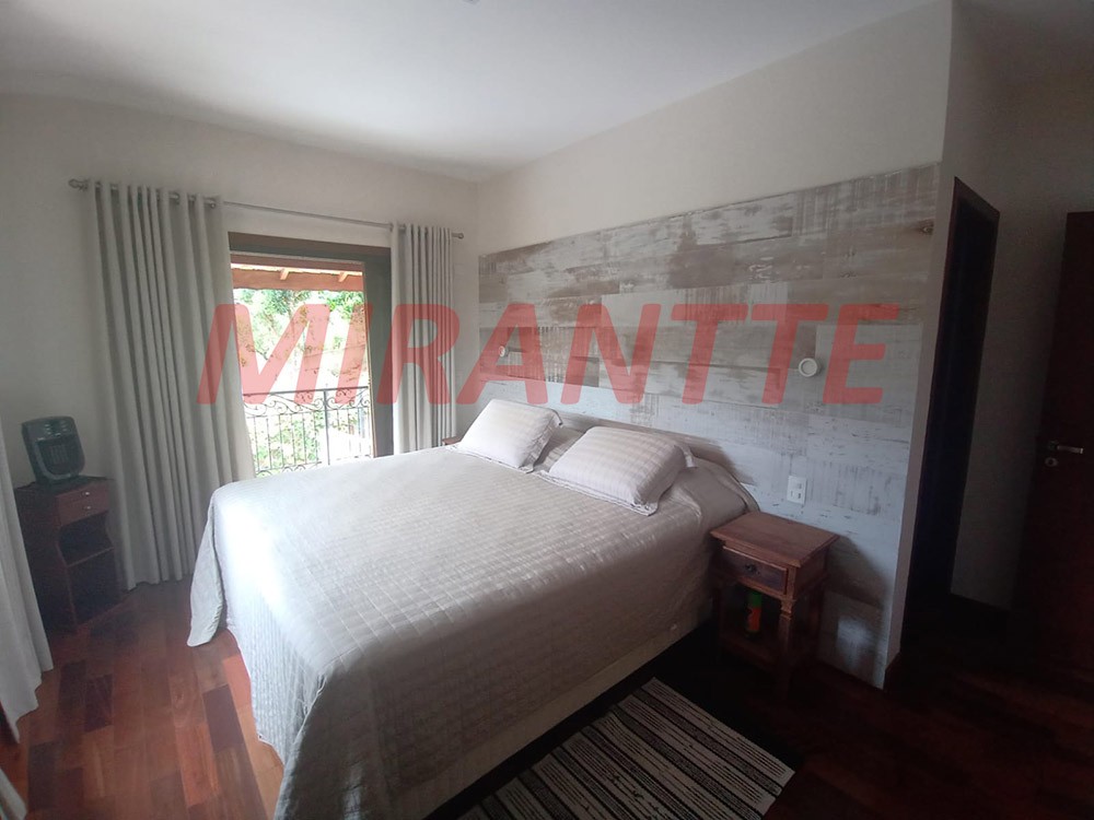 Sobrado de 350m² com 3 quartos em Serra da Cantareira
