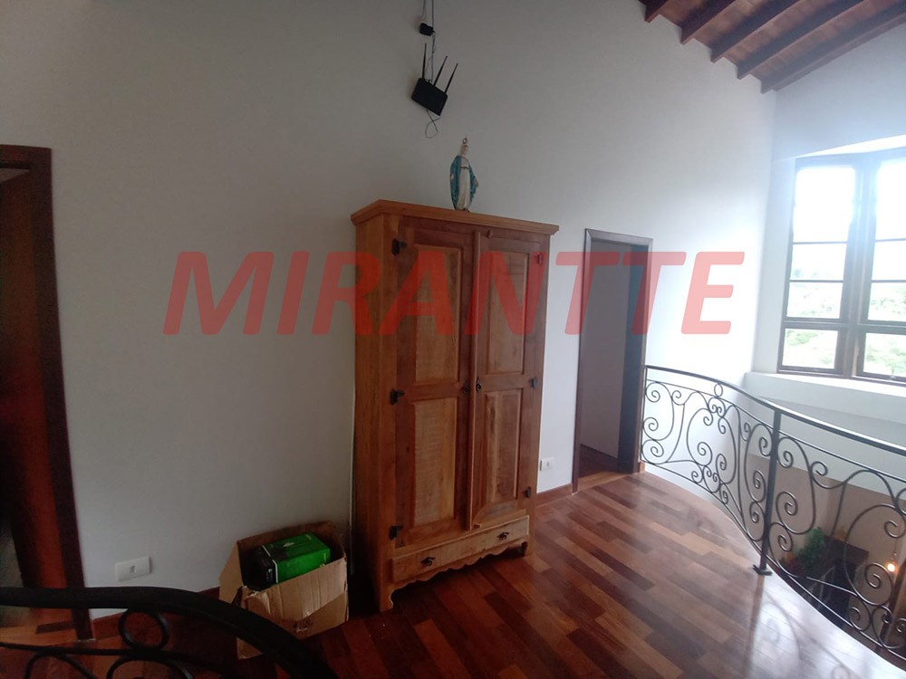 Sobrado de 350m² com 3 quartos em Serra da Cantareira