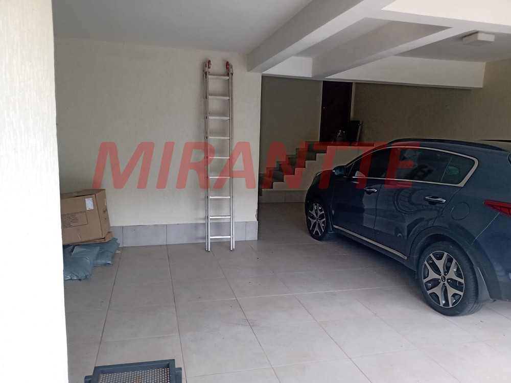 Sobrado de 350m² com 3 quartos em Serra da Cantareira