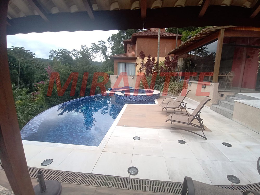Sobrado de 350m² com 3 quartos em Serra da Cantareira