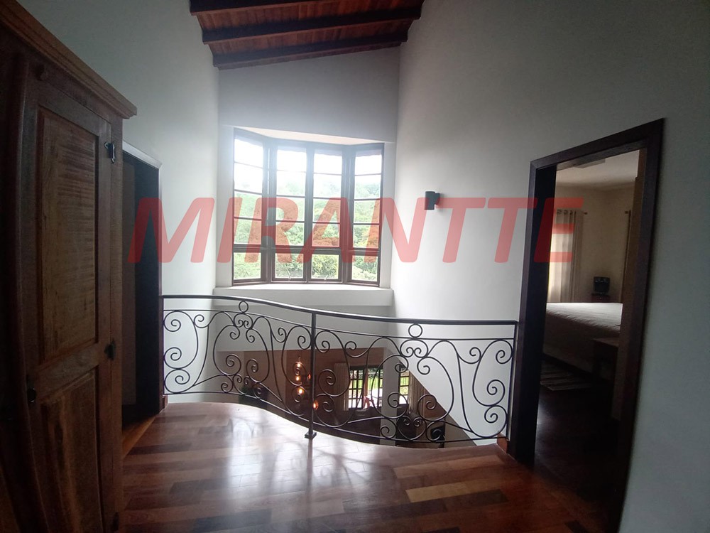 Sobrado de 350m² com 3 quartos em Serra da Cantareira