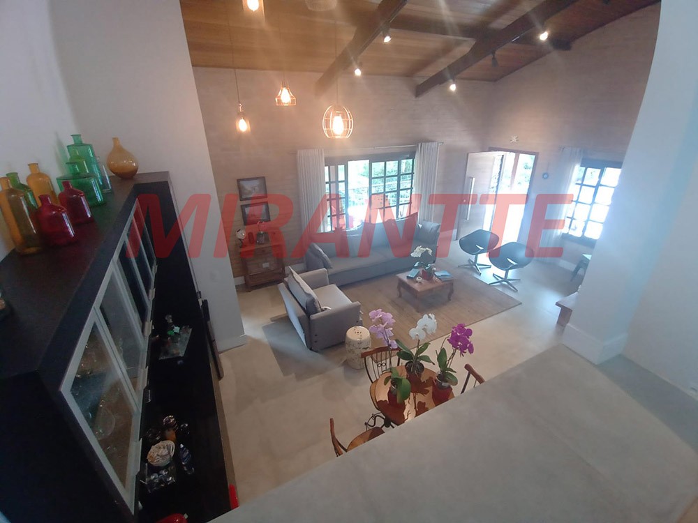 Sobrado de 350m² com 3 quartos em Serra da Cantareira