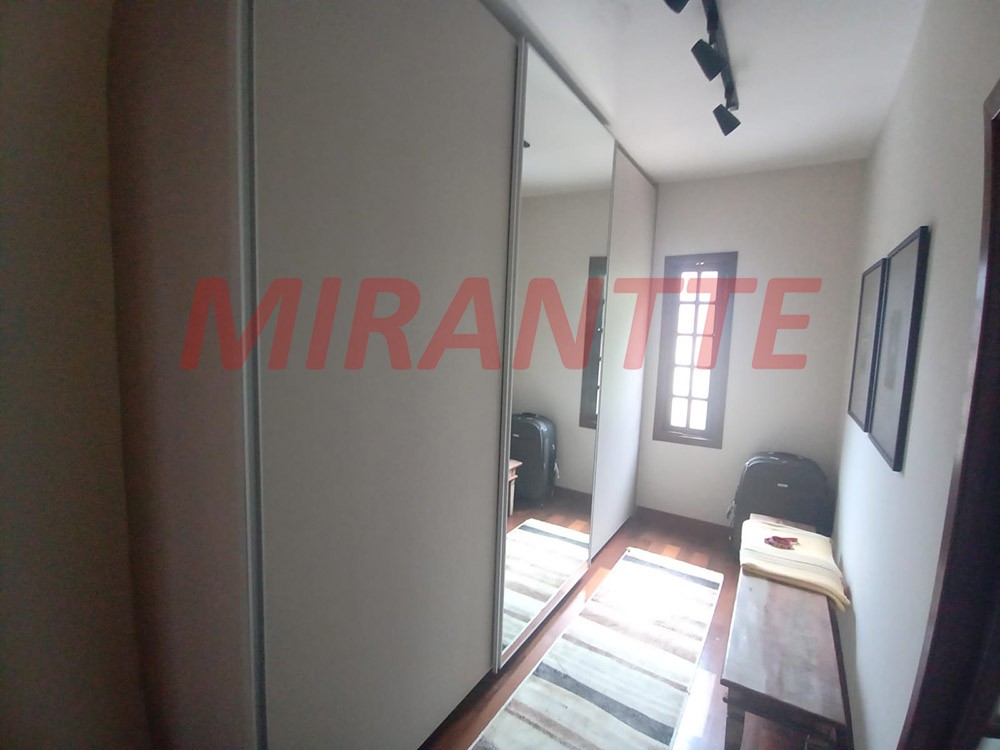 Sobrado de 350m² com 3 quartos em Serra da Cantareira
