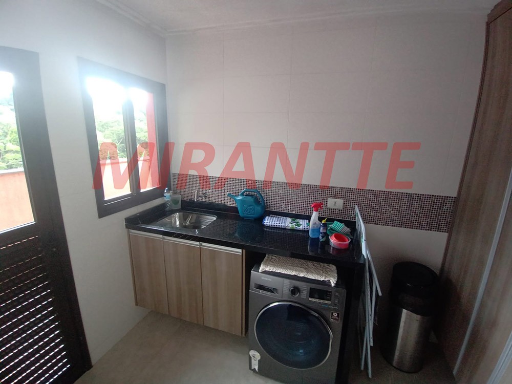 Sobrado de 350m² com 3 quartos em Serra da Cantareira